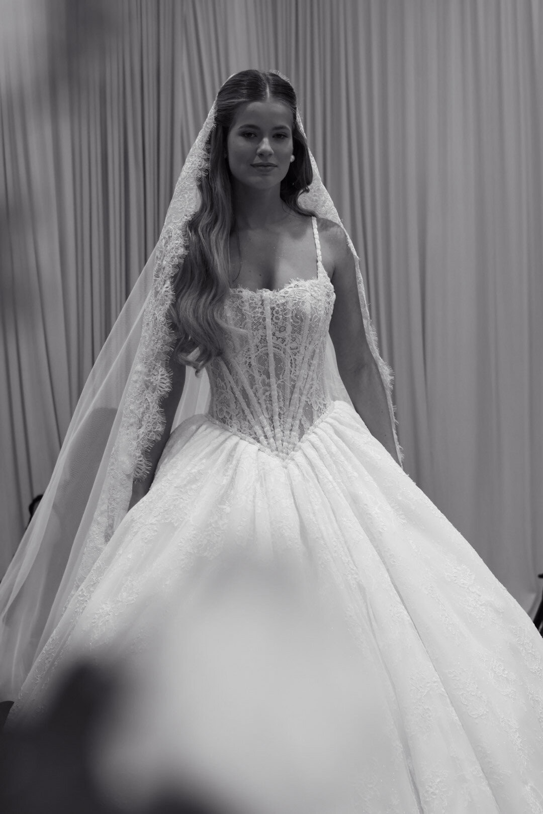 Foto van de afgelopen Alberto Axu bruidsshow