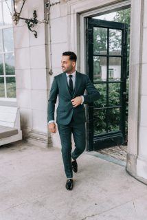 Alberto Axu groen trouwpak