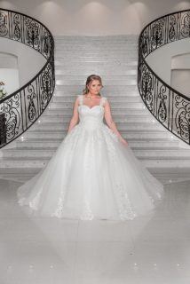 Alberto Axu grote maat trouwjurk Paris