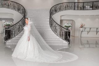 Alberto Axu grote maat trouwjurk Madrid