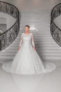 Alberto Axu grote maat trouwjurk Madrid