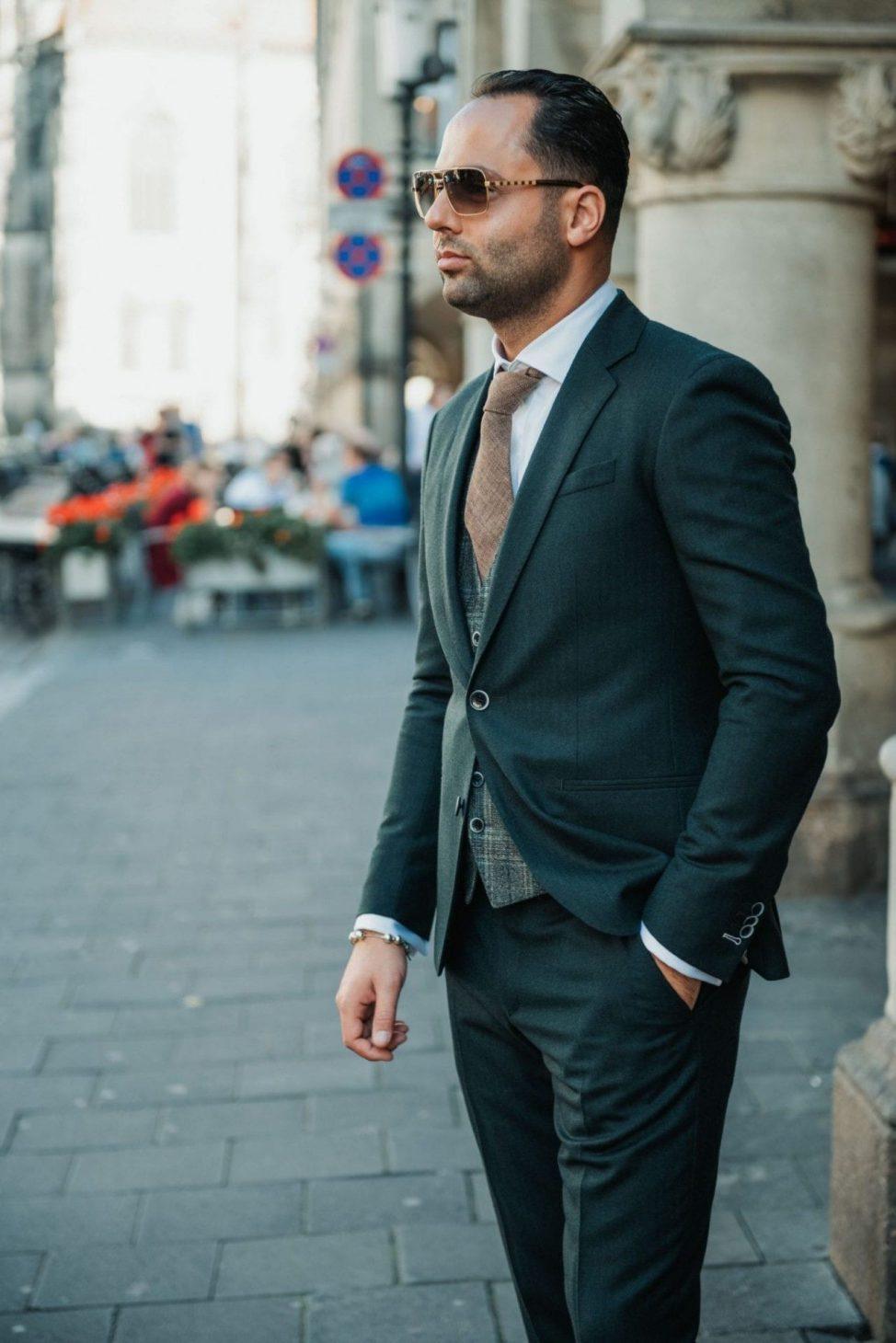 Alberto Axu groen trouwpak