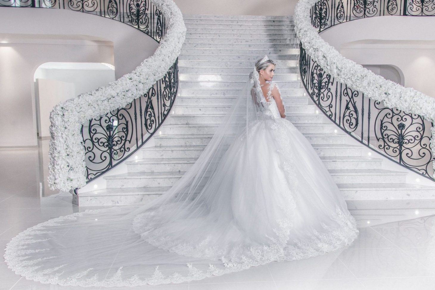 Alberto Axu sluier Teyana