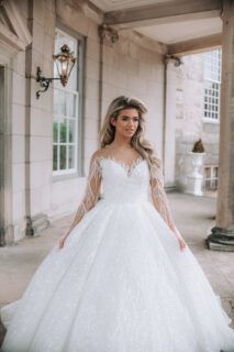 voorkant top Chelsea trouwjurk prinses 2022 lange sleep