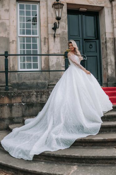 Chelsea trouwjurk prinses 2022 lange sleep