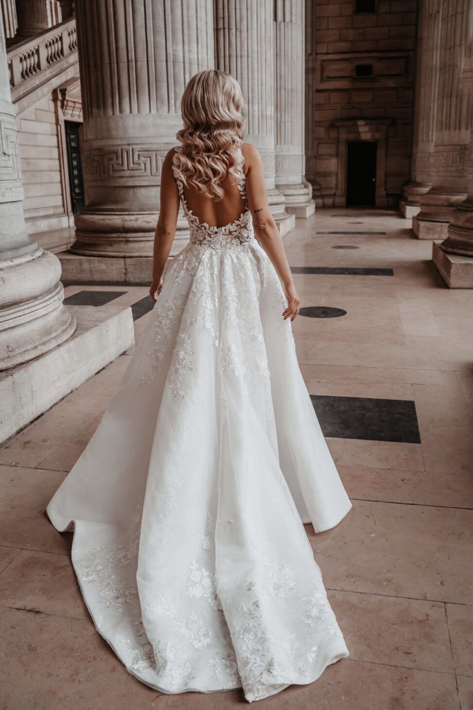 A lijn trouwjurk met lage rug alberto axu