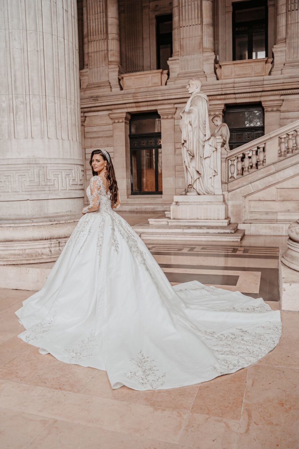 Satijnen prinses trouwjurk lange sleep