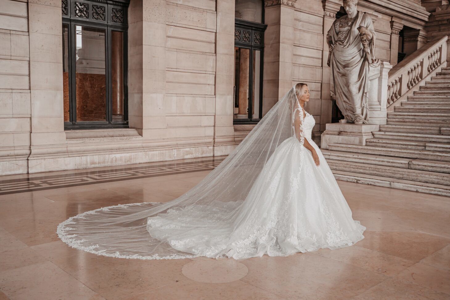 trouwjurk met lange sluier