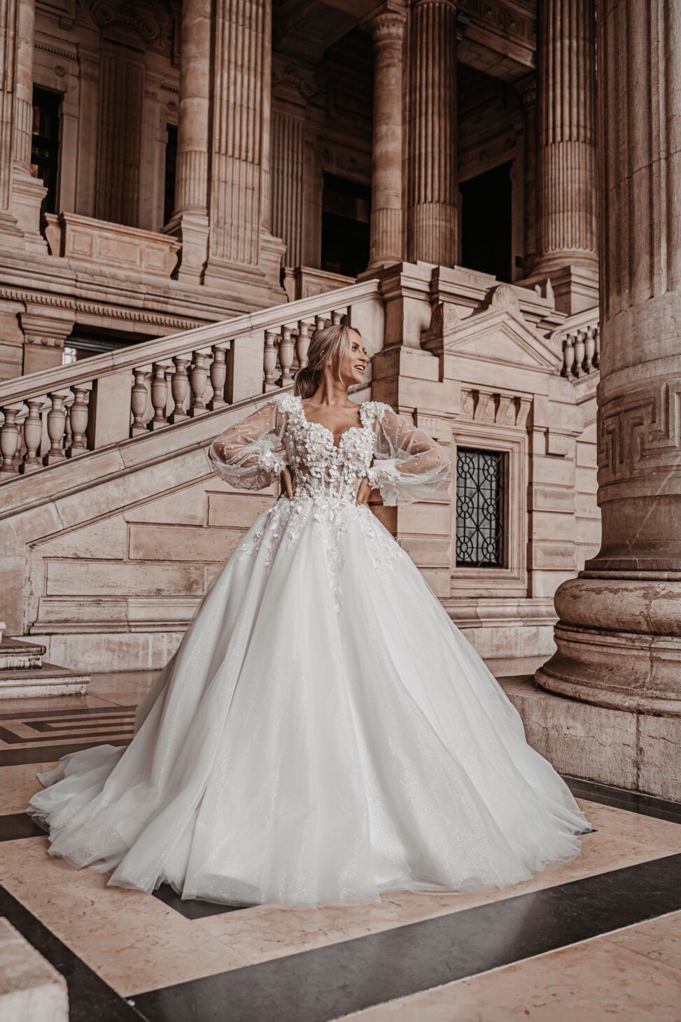 3D bloementjes trouwjurk alberto axu 2023