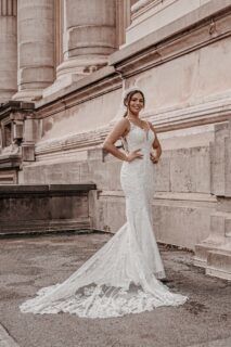 Zeemeermin met lange sleep en open lage rug alberto axu couture