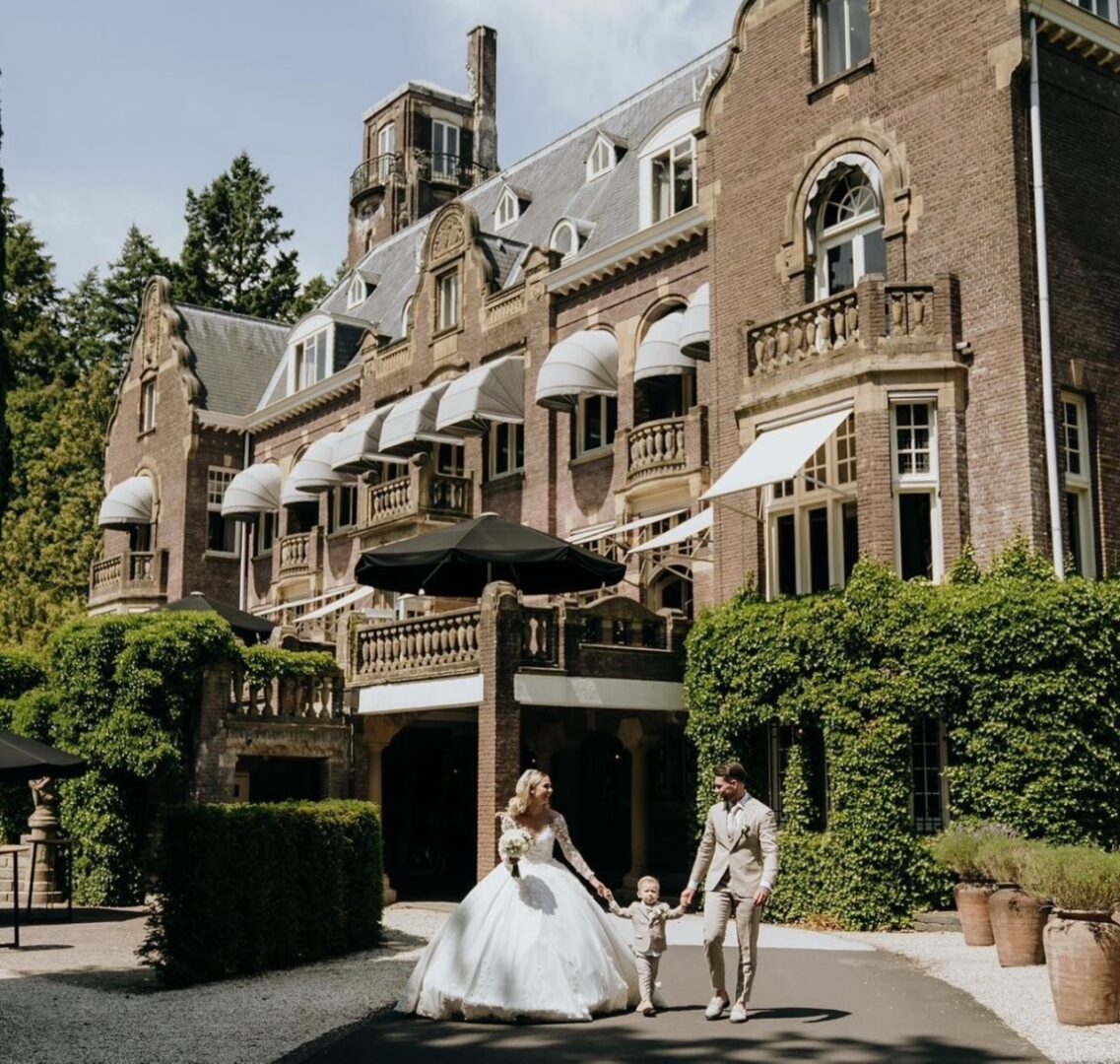 Kasteel De Hooge Vuursche trouwkoppel alberto axu couture