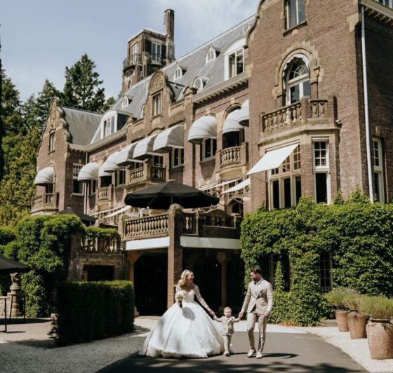 Kasteel De Hooge Vuursche trouwkoppel alberto axu couture