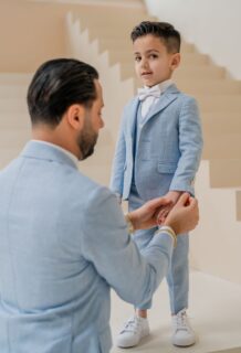 vader en zoon trouwpakken licht blauw 2024 zomer