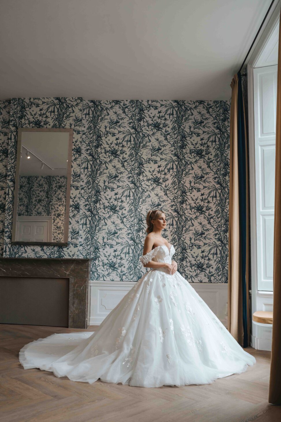 Trouwjurken Prinses Valentina zijkant By Alberto Axu 2026