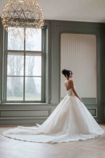 Trouwjurken Prinses Aurora zijkant Alberto Axu 2026 1