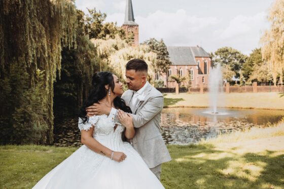 koppel sharona en ricardo trouwjurk en trouwpak