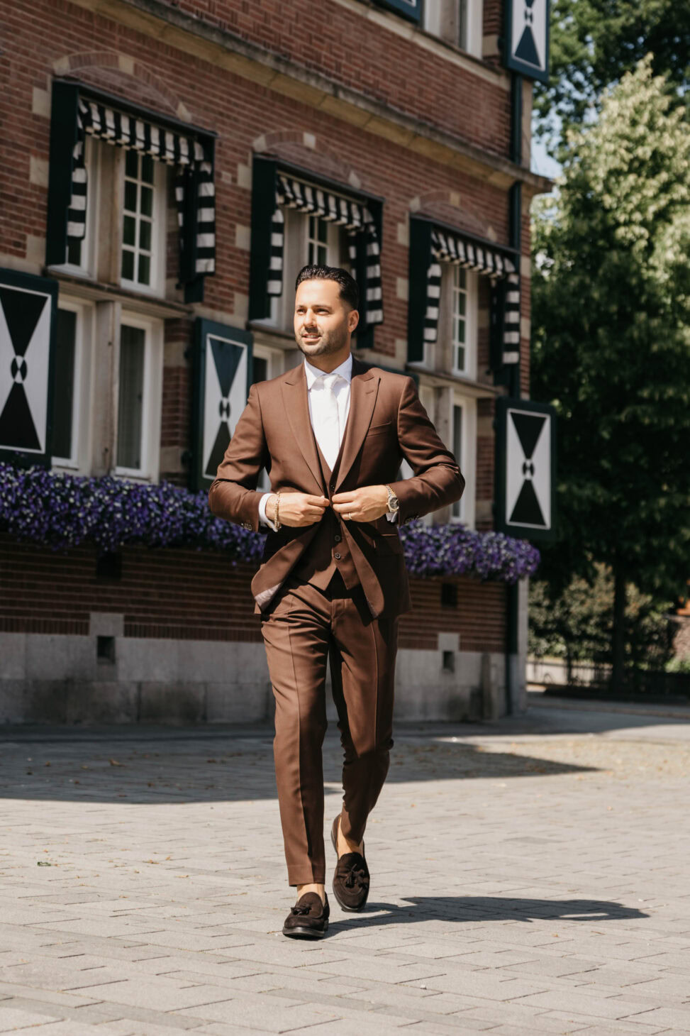 trouwpak donker bruin carnet 2025 alberto axu