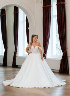 Prinsessen trouwjurk Milana met glitter en off shoulder mouwen