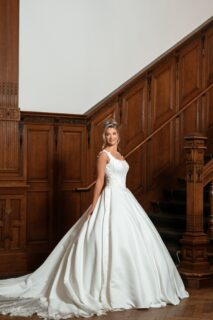 Satijnen prinsessen trouwjurk Lois met volle rok