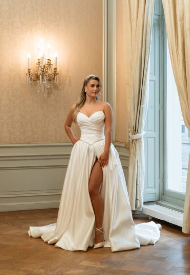Strapless satijnen trouwjurk Nina met elegante split