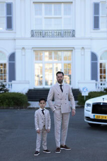Beige kinderpak zegna vader en zoon 2026
